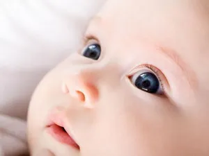 Защо новородените очи вкисва, новородено бебе
