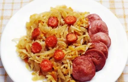 Рецепт тушкованої капусти з ковбасою, секрети вибору інгредієнтів і (жіночий журнал) Рецепт тушкованої капусти з ковбасою, секрети вибору інгредієнтів і