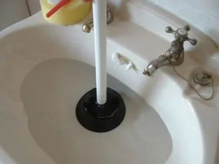 Tisztítása szennyvízcsatorna csövek kezével - a legjobb otthon technológia portál csövek