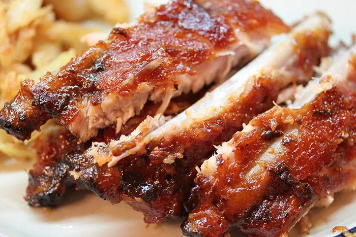 Coastele BBQ la domiciliu, este delicios!