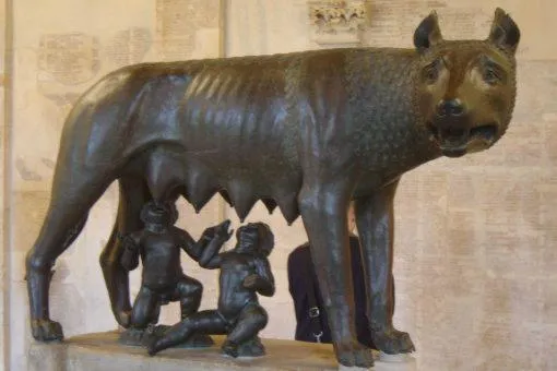 Romulus, fia Mars, alapítója és első római király, ősi istenek és hősök