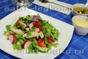 Salata cu carne de pui și legume