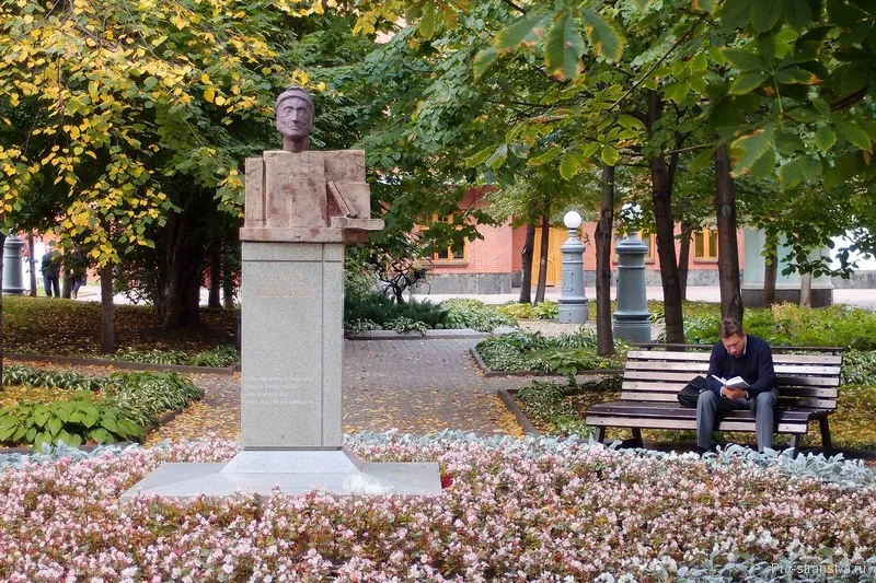Сад Ермітаж в москві