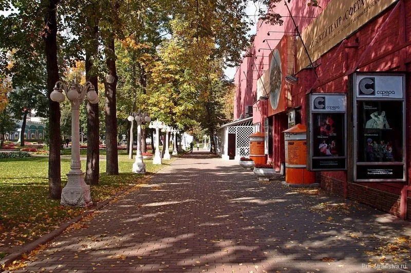 Сад Ермітаж в москві