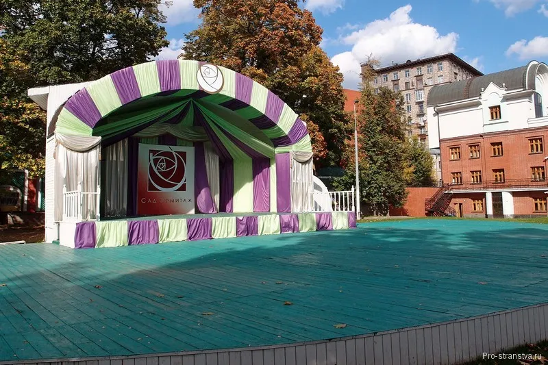 Сад Ермітаж в москві