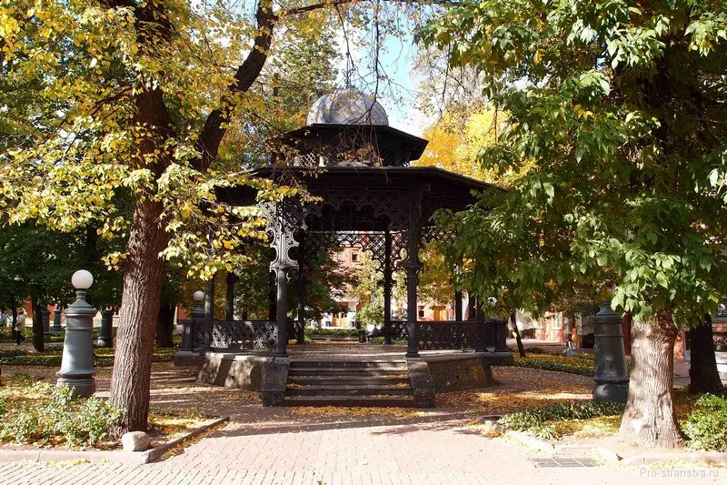 Сад Ермітаж в москві