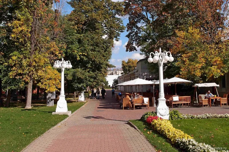 Сад Ермітаж в москві
