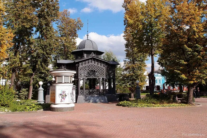 Сад Ермітаж в москві