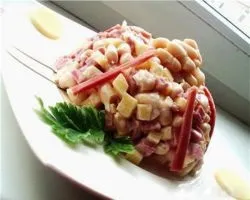 Салат з шинкою і квасолею
