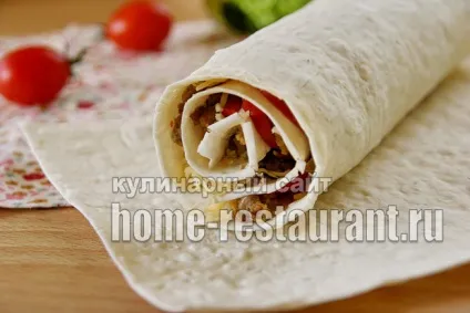 Рулет з лаваша з фаршем, сиром і помідорами (лаваша) Рулет з лаваша з фаршем, сиром і помідорами