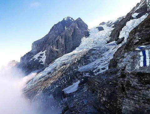Най-опасната планина в света, които не се покоряват алпинистите (снимка) - новини вектор новина