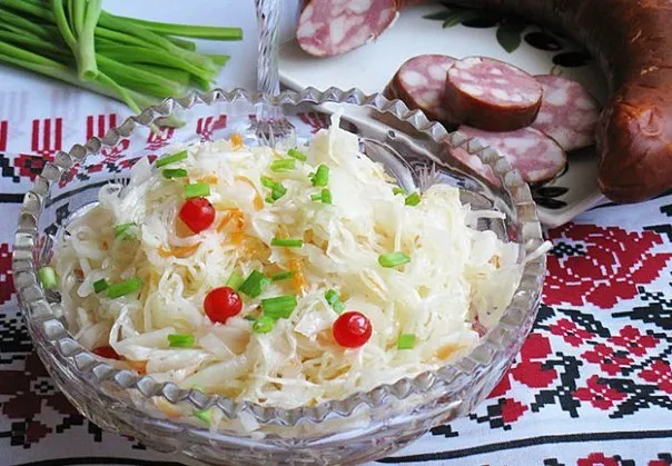 Тайните на готвене хрупкаво кисело зеле, вкусни рецепти