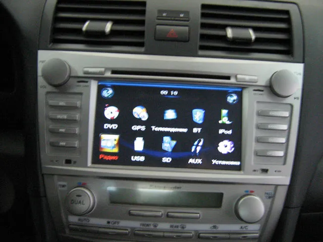 Ние събрахме на Toyota Camry мултимедийна система с GPS, автомобилист ползи