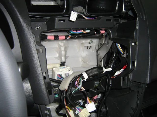 Ние събрахме на Toyota Camry мултимедийна система с GPS, автомобилист ползи