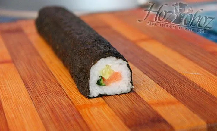 Sushi Syake Coons (sushi füstölt lazac), klasszikus tekercs lazaccal és uborkával (Syake mák)