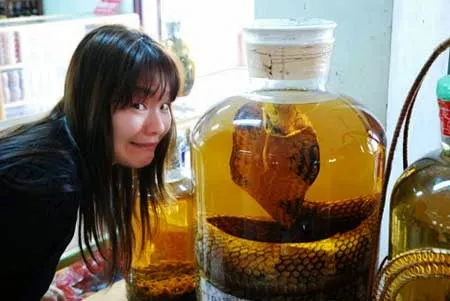 Сега разбирам защо китайците ядат змии, червеи и мравки!