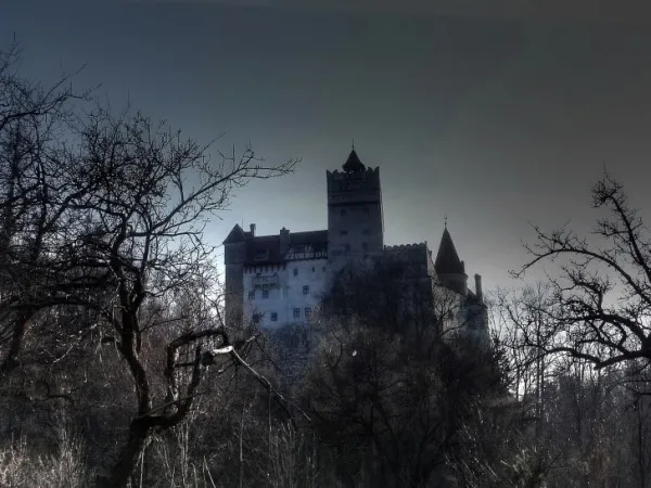 Istoria Transilvaniei castelul lui Dracula, legende si interesant decat castelul de azi