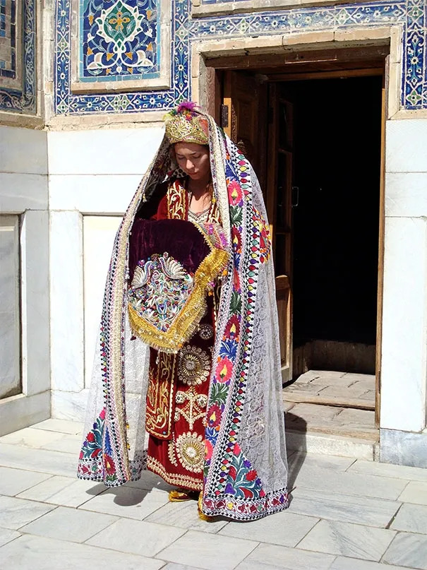 Традиционни сватбени рокли от цял ​​свят, umkra