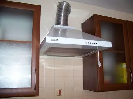 Ventilarea în bucătărie cu ventilator extractor cu mâinile ghid cu fotografii și video privind crearea sistemului de evacuare