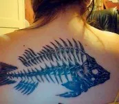 Jelentés tetoválás hal csontváz