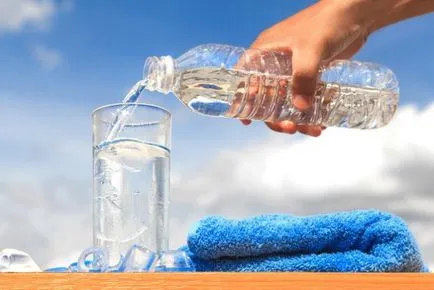10 причини, поради които трябва да бъдат сигурни, да се пие много вода