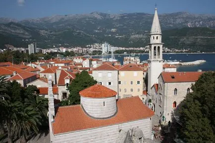 Montenegró régi város Budva, élő utazni