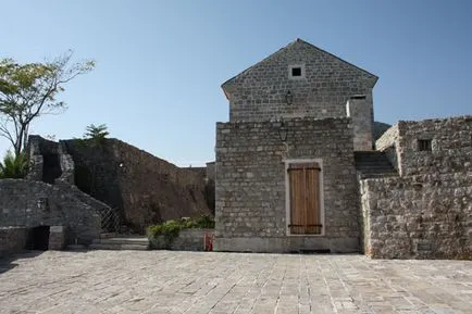 Montenegró régi város Budva, élő utazni