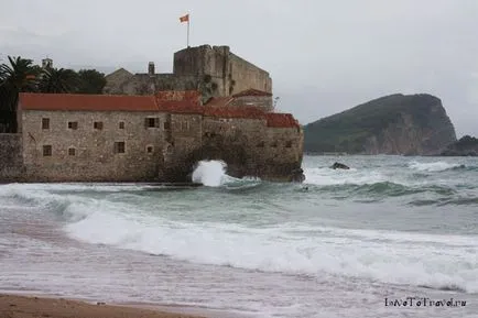 Montenegró régi város Budva, élő utazni