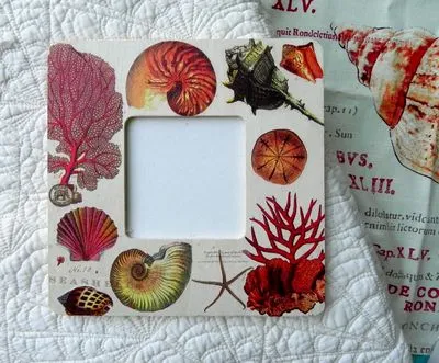 Decoupage keret egy fotó a kezüket, ábécé decoupage