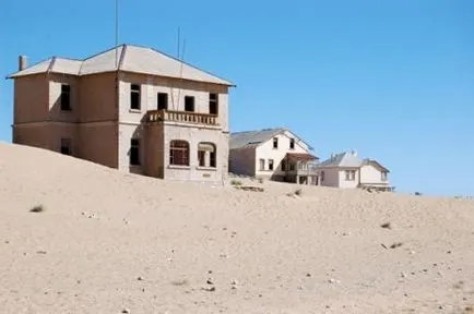 oraș-fantomă în deșertul Namib