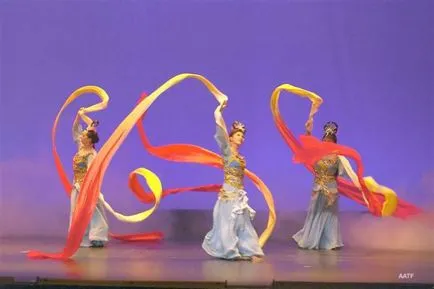 artă chineză de dans cu panglici