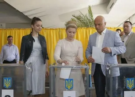 Като служители и кандидати гласуваха за президент на Украйна (украински високопоставени служители, както и