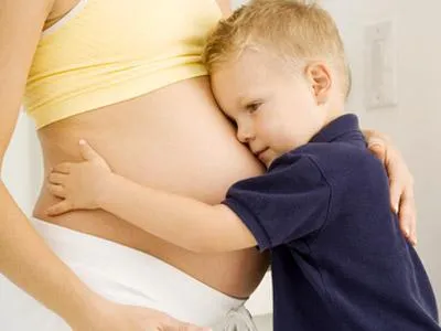 Hogyan lehet felkészülni a gyermek születése fiatalabb