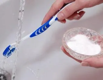 Как да избелите зъбите си със сода