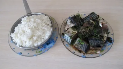 Скумбрія з рисом