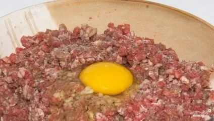 Соковиті котлети з яловичого фаршу - покроковий рецепт з фото на (котлети) Соковиті котлети з яловичого фаршу - покроковий рецепт з фото на