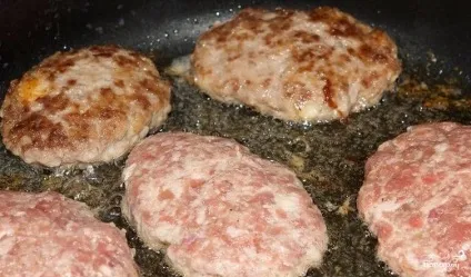 Соковиті котлети з яловичого фаршу - покроковий рецепт з фото на (покрокові рецепти) Соковиті котлети з яловичого фаршу - покроковий рецепт з фото на