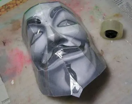 Hogyan készítsünk egy maszk kifogyott a papír meg a kezét, lépésről lépésre fotók és videók