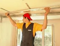 Как да се съгласуват на тавана с ръце ефективни методи на съвременната ремонт