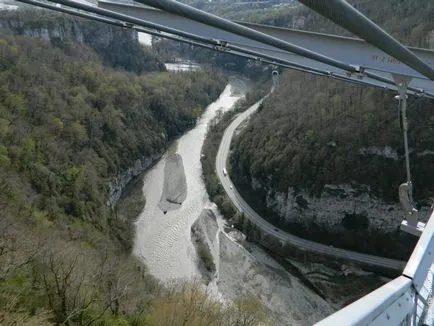 În ceea ce privește o zi pentru a vedea skaypark, pestera Akhshtyr și păstrăvărie (Soci), club