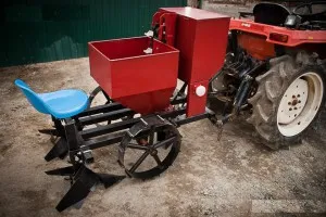 Planter pentru mini-tractor pentru a face propriile lor mâini sau să cumpere - un desene self-made și de revizuire