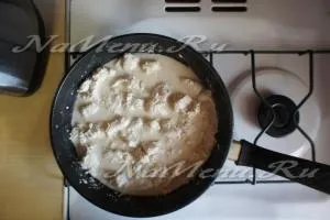 Csirke tejszínes mártással egy serpenyő, recept fotó