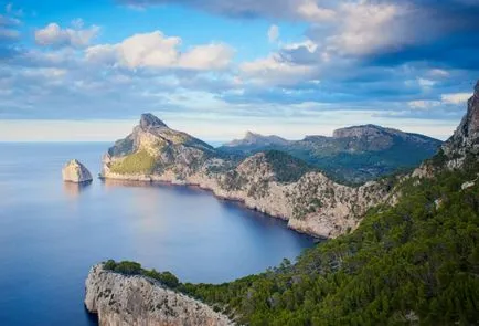 Mallorca, hogyan lehet kombinálni egy tengerparti nyaralás, városnézés és egy jegyzet