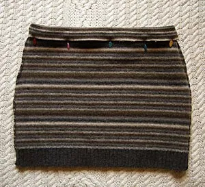 Нова топла пола от стар пуловер