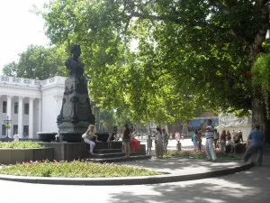 Odessa gyalog át a város a vasútállomástól, ha nem otthon ülni