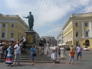 Odessa gyalog át a város a vasútállomástól, ha nem otthon ülni