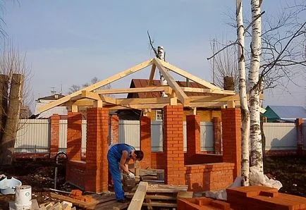 Construcție de chioșc de cărămidă din țară