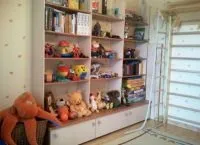 Стелажі в кімнату
