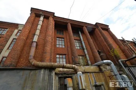 Devastarea ca o plimbare de artă de-a lungul unei plante secrete abandonate, care va avea loc în Bienala Ural