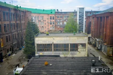 Devastarea ca o plimbare de artă de-a lungul unei plante secrete abandonate, care va avea loc în Bienala Ural